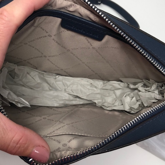 NWT Michael Kors jet set travel crossbody navy - Picture 4 of 8